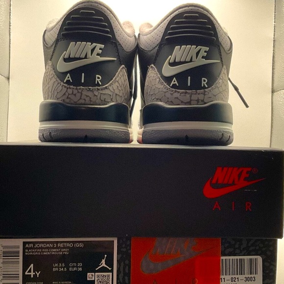 NEW IN BOX - Nike Air Jordan 3 Retro OG 2024 Black Cement Size 4Y - Picture 2 of 5